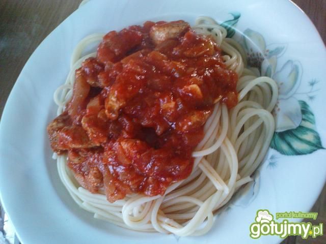 Spaghetti z pomidorowym sosem Spaghetti z pomidorowym sosem
