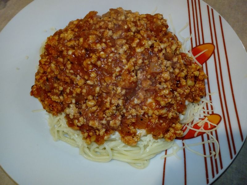 Spaghetti z selerem i ketchupem z cukinii Spaghetti z selerem i ketchupem z cukinii