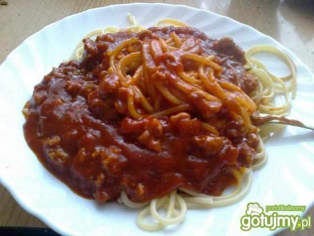 Spaghetti z sosem  Spaghetti z sosem