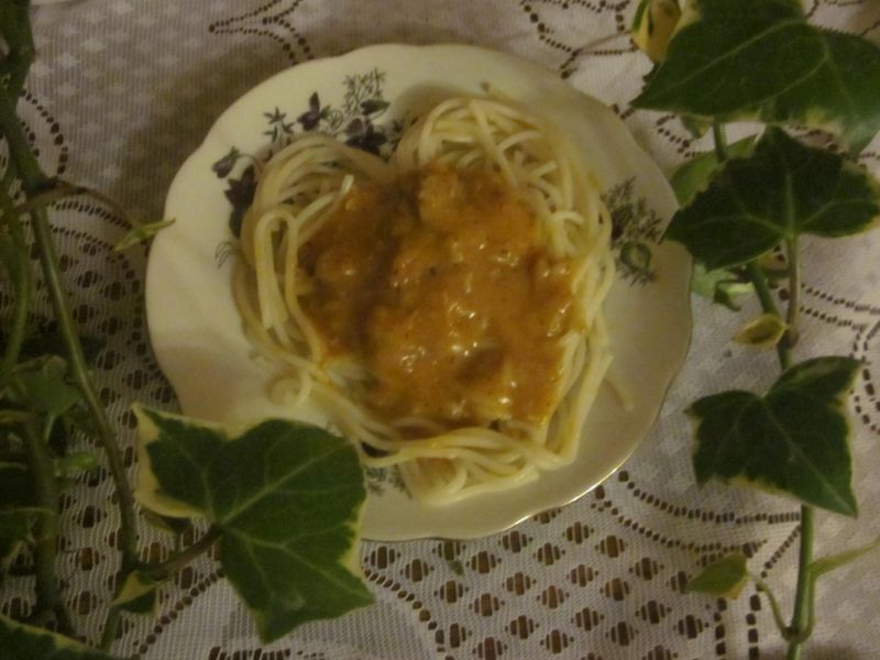 Spaghetti z sosem