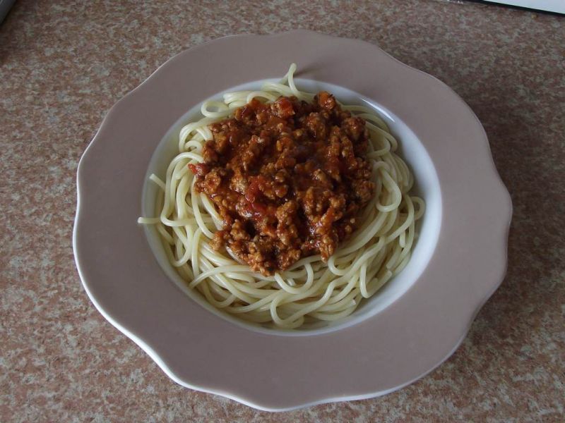 Spaghetti z sosem ala gyros na mięsie mielonym   Spaghetti z sosem ala gyros na mięsie mielonym