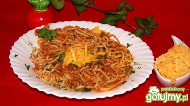 Spaghetti z sosem na mięsie po rosole  Spaghetti z sosem na mięsie po rosole