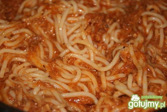 Spaghetti z sosem na mięsie po rosole 