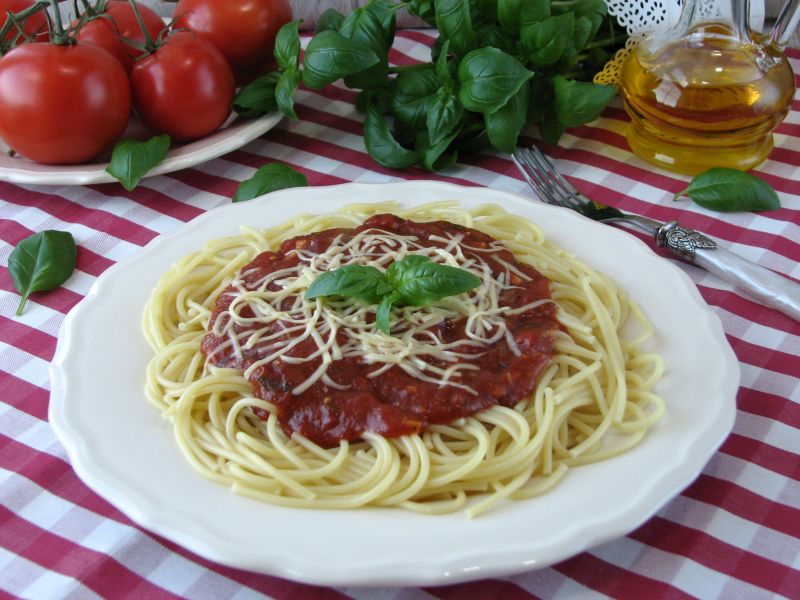 Spaghetti z sosem neapolitańskim