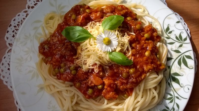 Spaghetti z sosem po neapolitańsku