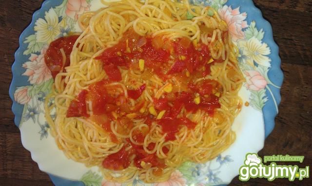 Spaghetti z sosem pomidorowo-curry