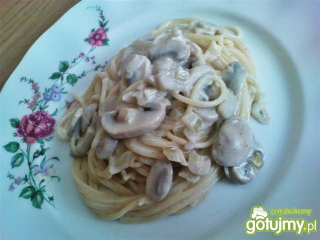 Spaghetti z sosem z serka  Spaghetti z sosem z serka