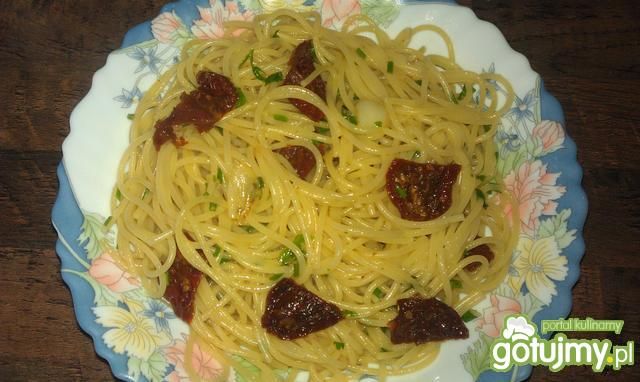 Spaghetti z suszonymi pomidorami Spaghetti z suszonymi pomidorami