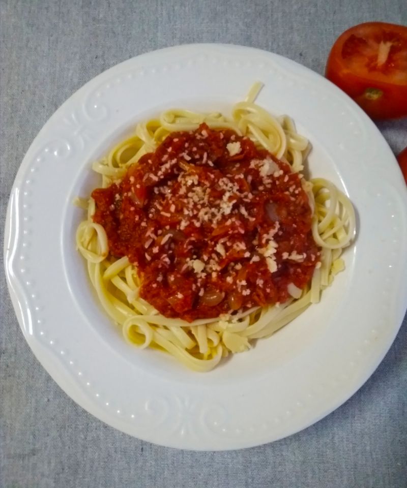 Spaghetti z suszonymi pomidorami Spaghetti z suszonymi pomidorami