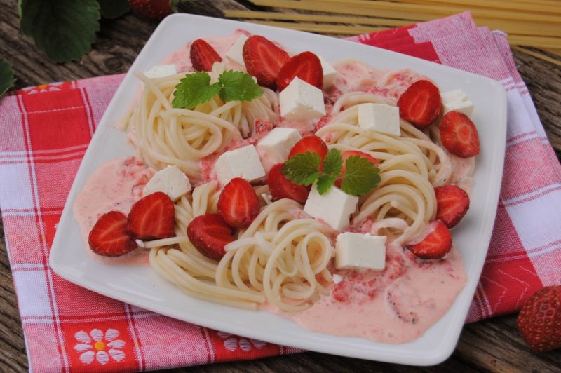 Spaghetti  z truskawkami