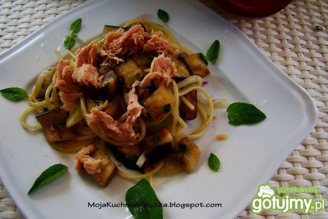 Spaghetti z tuńczykiem i bakłażanem  Spaghetti z tuńczykiem i bakłażanem