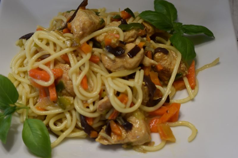 Spaghetti z warzywami chińskimi Spaghetti z warzywami chińskimi
