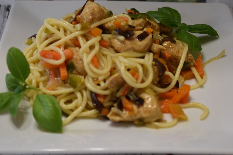 Spaghetti z warzywami chińskimi Spaghetti z warzywami chińskimi