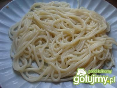 Spaghetti z wędzonym pstrągiem