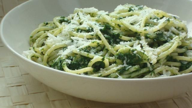 Spaghetti ze szpinakiem i grana padano Spaghetti ze szpinakiem i grana padano