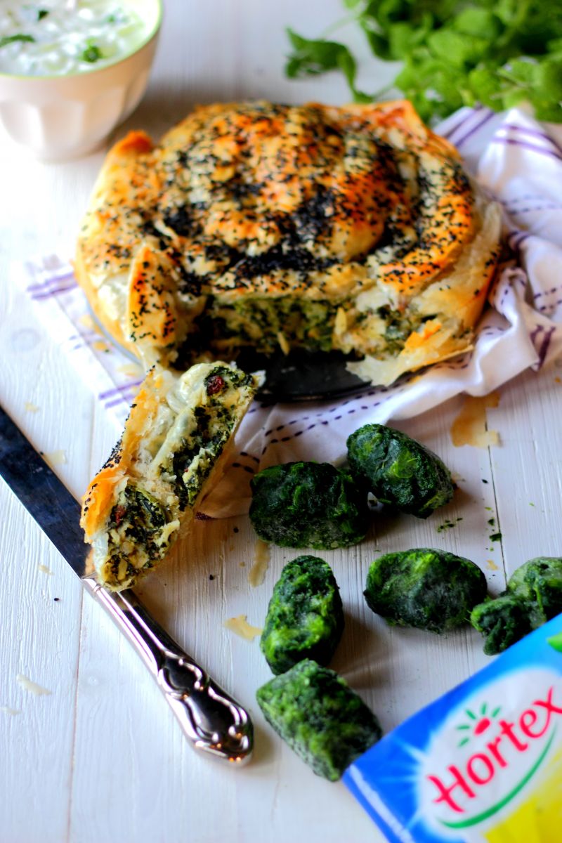 Spanakopita z tzatzykami  Spanakopita z tzatzykami