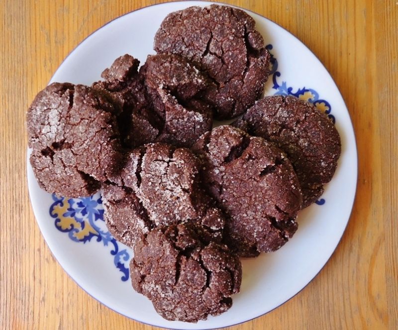 Spękane ciasteczka czekoladowe