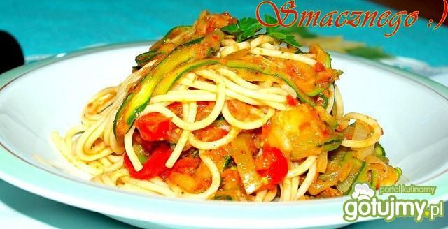 Spghetti z Pesto i Warzywami Spghetti z Pesto i Warzywami
