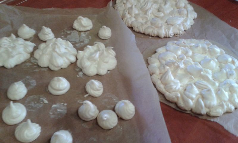 Spody na torcik bezowy różnej wielkości Spody na torcik bezowy różnej wielkości