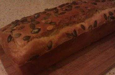 Śródziemnomorski chlebek z fetą i oliwkami