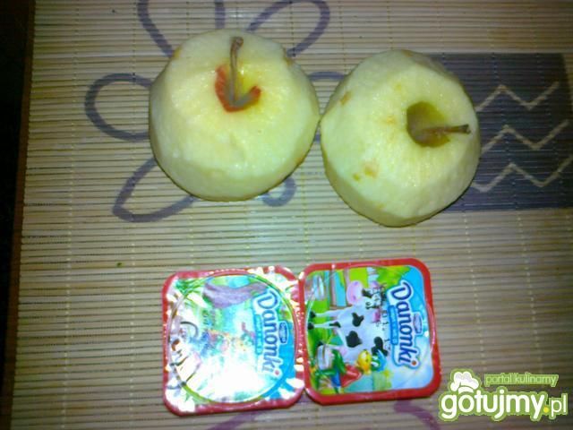 Starte jabłka z biszkoptami i jogurtem