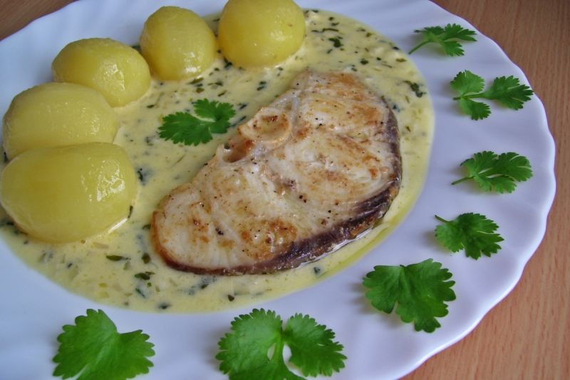 Stek z rekina w sosie śmetankowym Stek z rekina w sosie śmetankowym