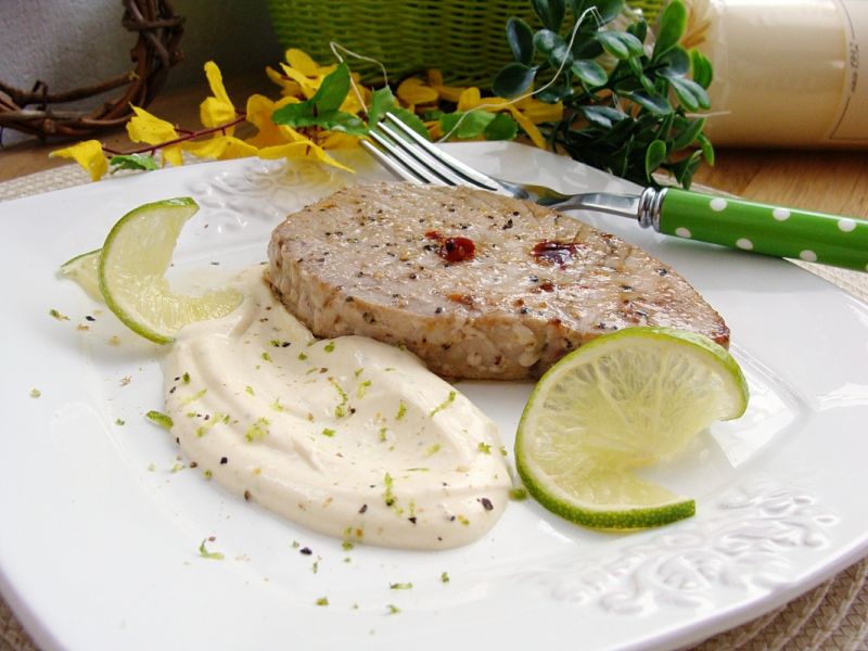 Stek z tuńczyka w limonce