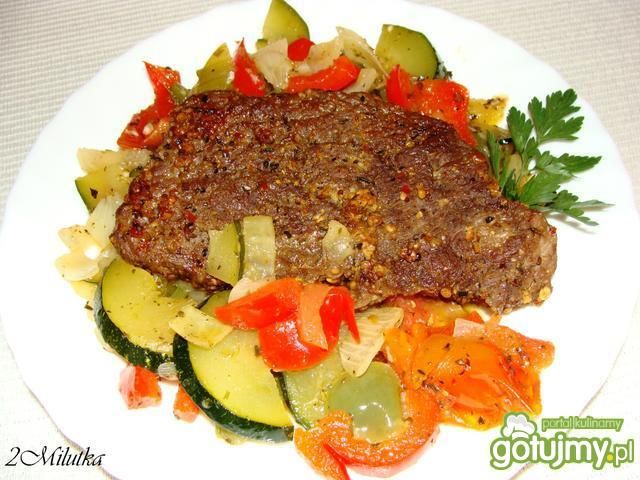 Steki wołowe na jarzynce Steki wołowe na jarzynce