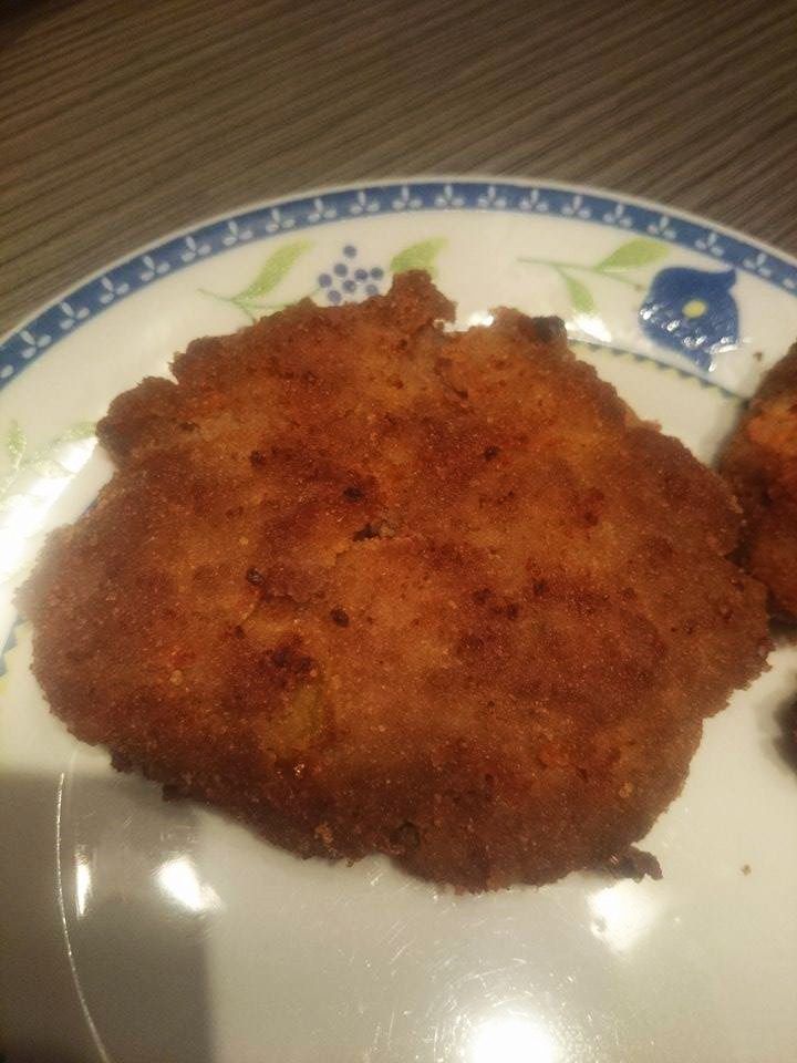 steki z mięsa mielonego z cebulką i papryką steki z mięsa mielonego z cebulką i papryką