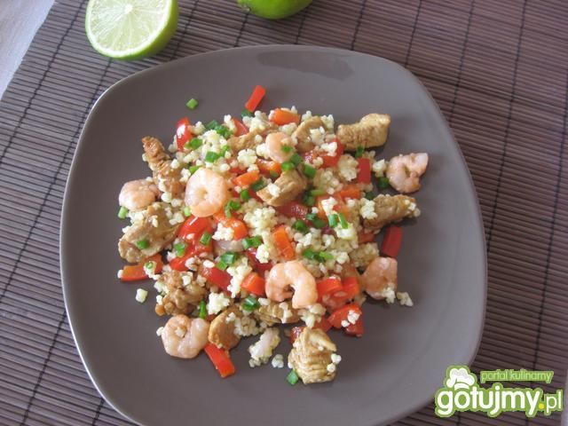Stir-fry z krewetkami i kaszą jaglaną Stir-fry z krewetkami i kaszą jaglaną