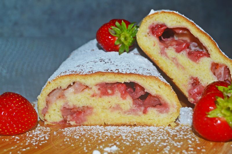 Strucla drożdżowa z truskawkami   Strucla drożdżowa z truskawkami