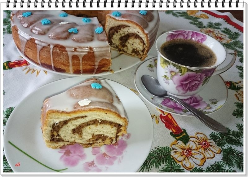 Strucla Eli z suszonymi owocami. Strucla Eli z suszonymi owocami.