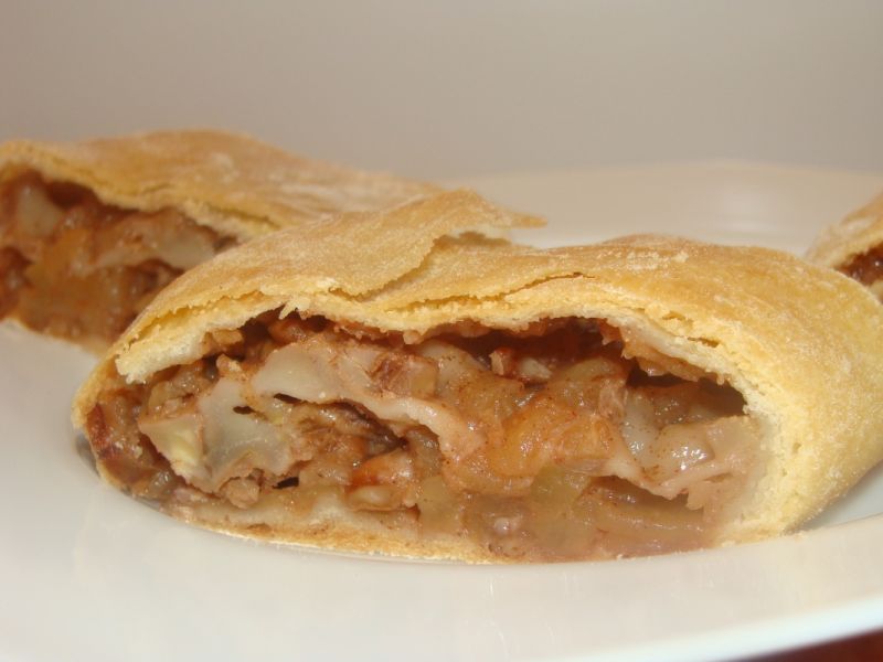 Strudel jabłkowo orzechowy Strudel jabłkowo orzechowy