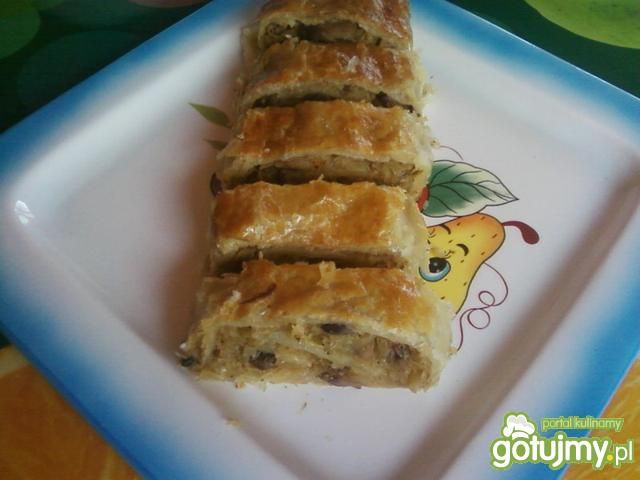 Strudel na francuskim cieście.