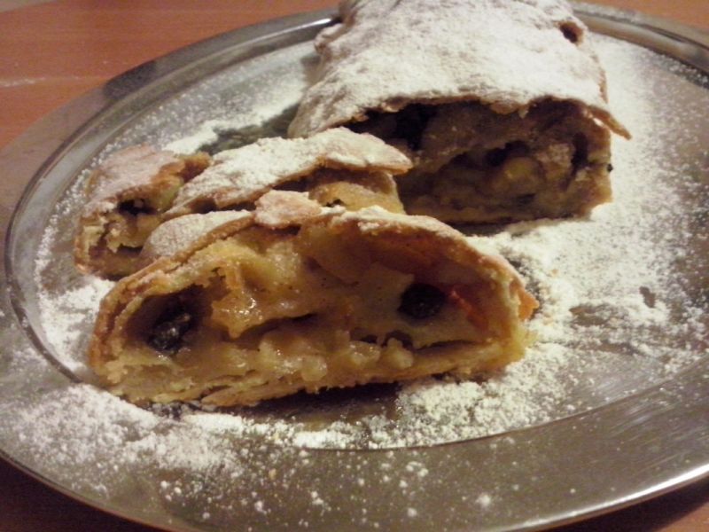 Strudel wiedeński z jabłkami