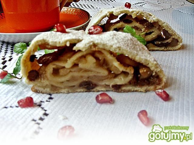 Strudel z jabłkami i rumem Strudel z jabłkami i rumem