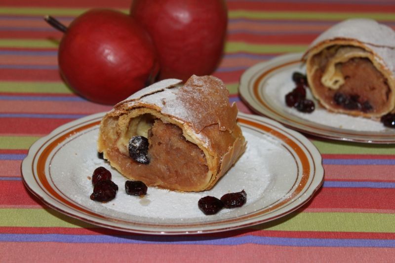Strudel z jabłkami i żurawiną Strudel z jabłkami i żurawiną