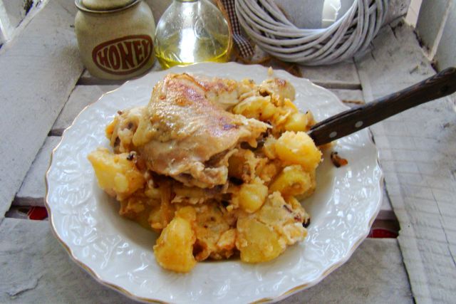 Studencki obiadek- udko na smażonych ziemniakach 