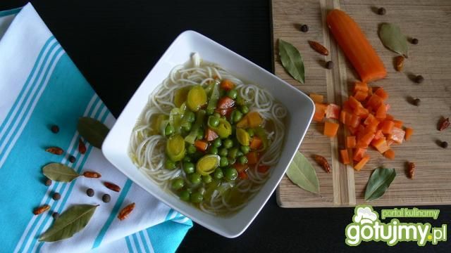 Stuningowany rosół z groszkiem Stuningowany rosół z groszkiem