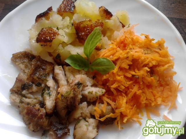 Sum pieczony w sosie z bazylii dla malca