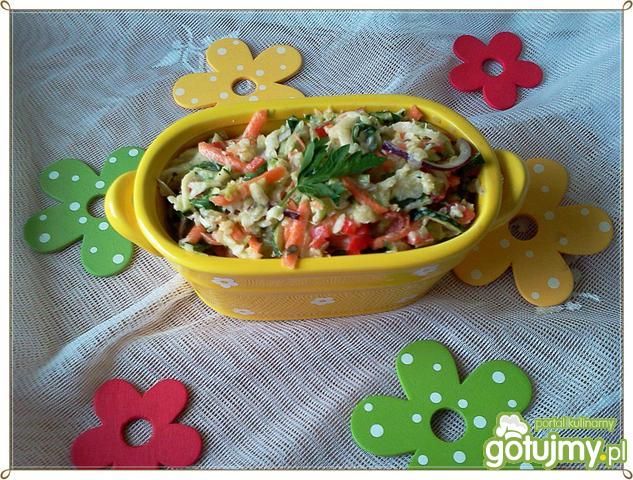 Sur. z tartej sałaty lodowej z dodatkami