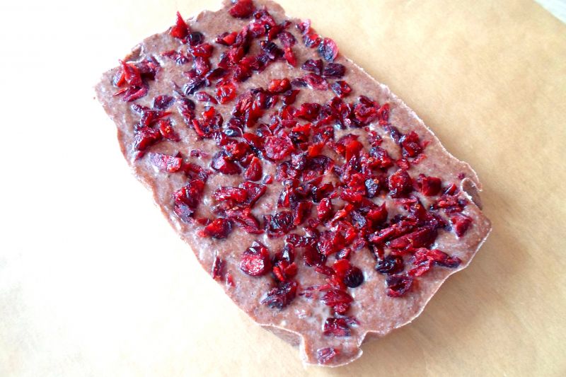 Surowe krówki czekoladowe z wiśniami