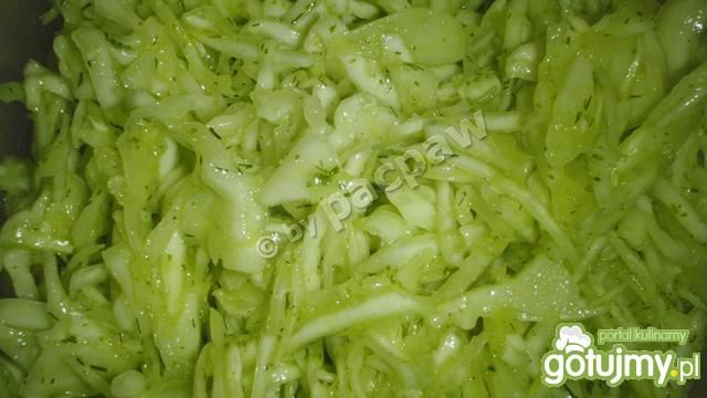 Surówka błyskawiczna z białej kapusty