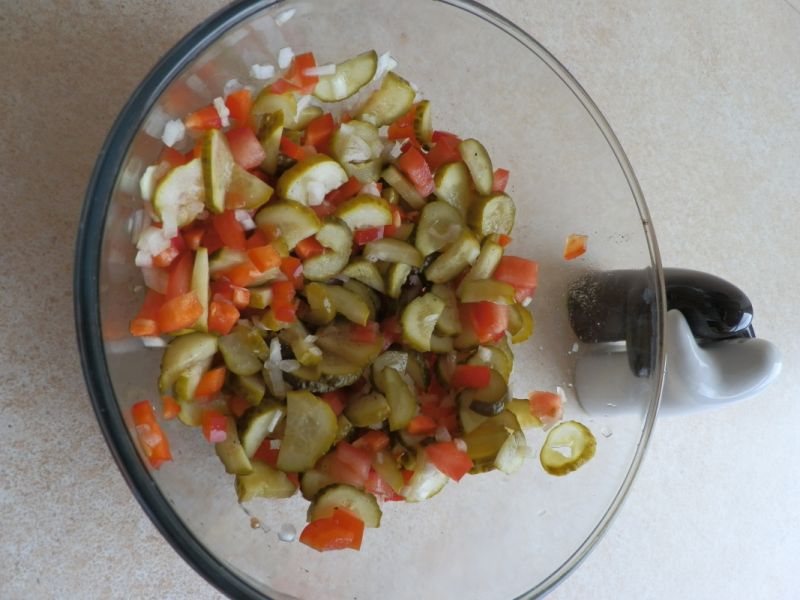 Surówka do obiadu z korniszonami  Surówka do obiadu z korniszonami