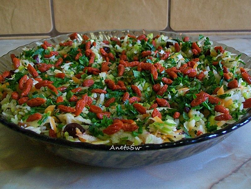 Surówka jarzynowa z żurawiną i goji Surówka jarzynowa z żurawiną i goji