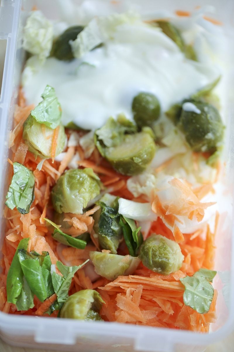 Surówka karotkowa z brukselką