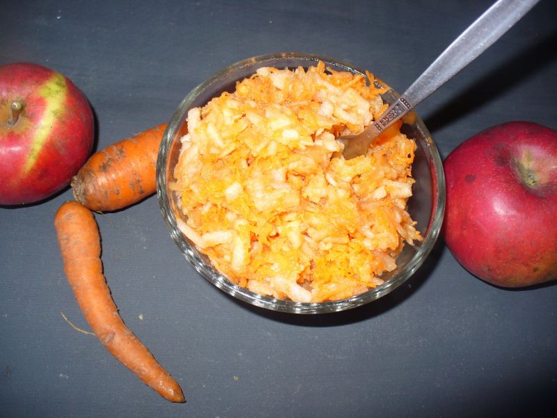 Surówka  marchewkowa z jabłkiem