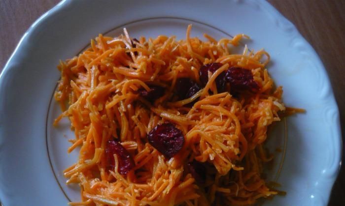 Surówka marchewkowa z żurawiną Surówka marchewkowa z żurawiną