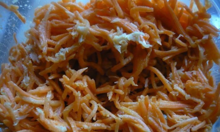 Surówka marchewkowo chrzanowa Surówka marchewkowo chrzanowa