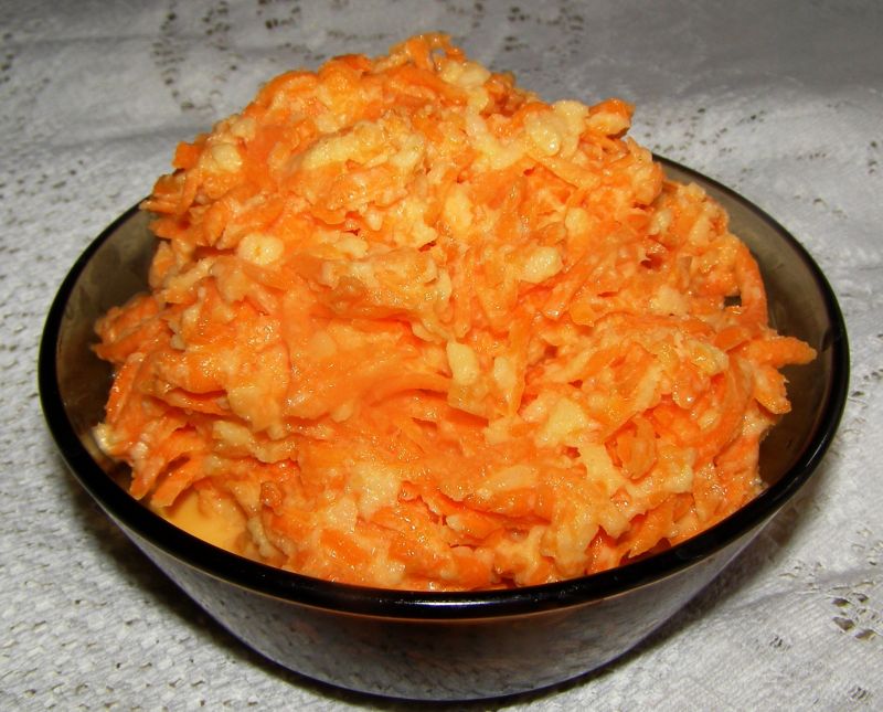 Surówka marchewkowo-jabłkowo-chrzanowa Surówka marchewkowo-jabłkowo-chrzanowa
